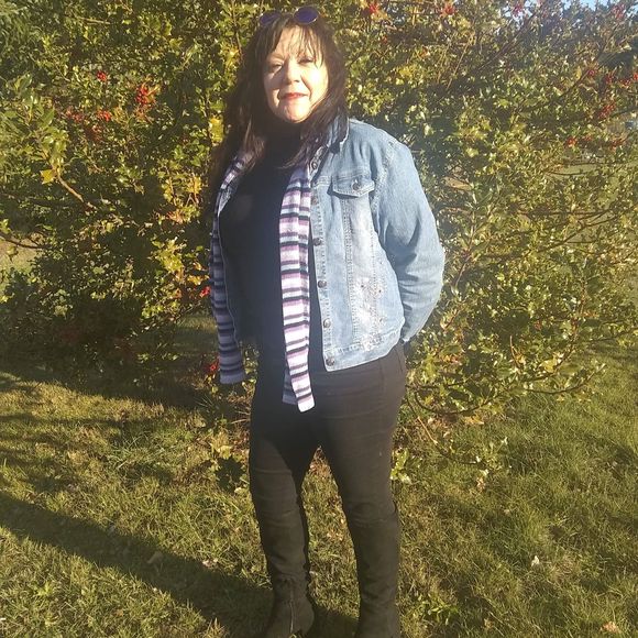 Meet your Posher, Michelle - Picture 1 of 1